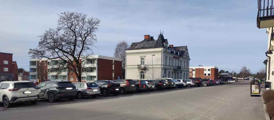 Frövi-parkering-stationshuset.jpg